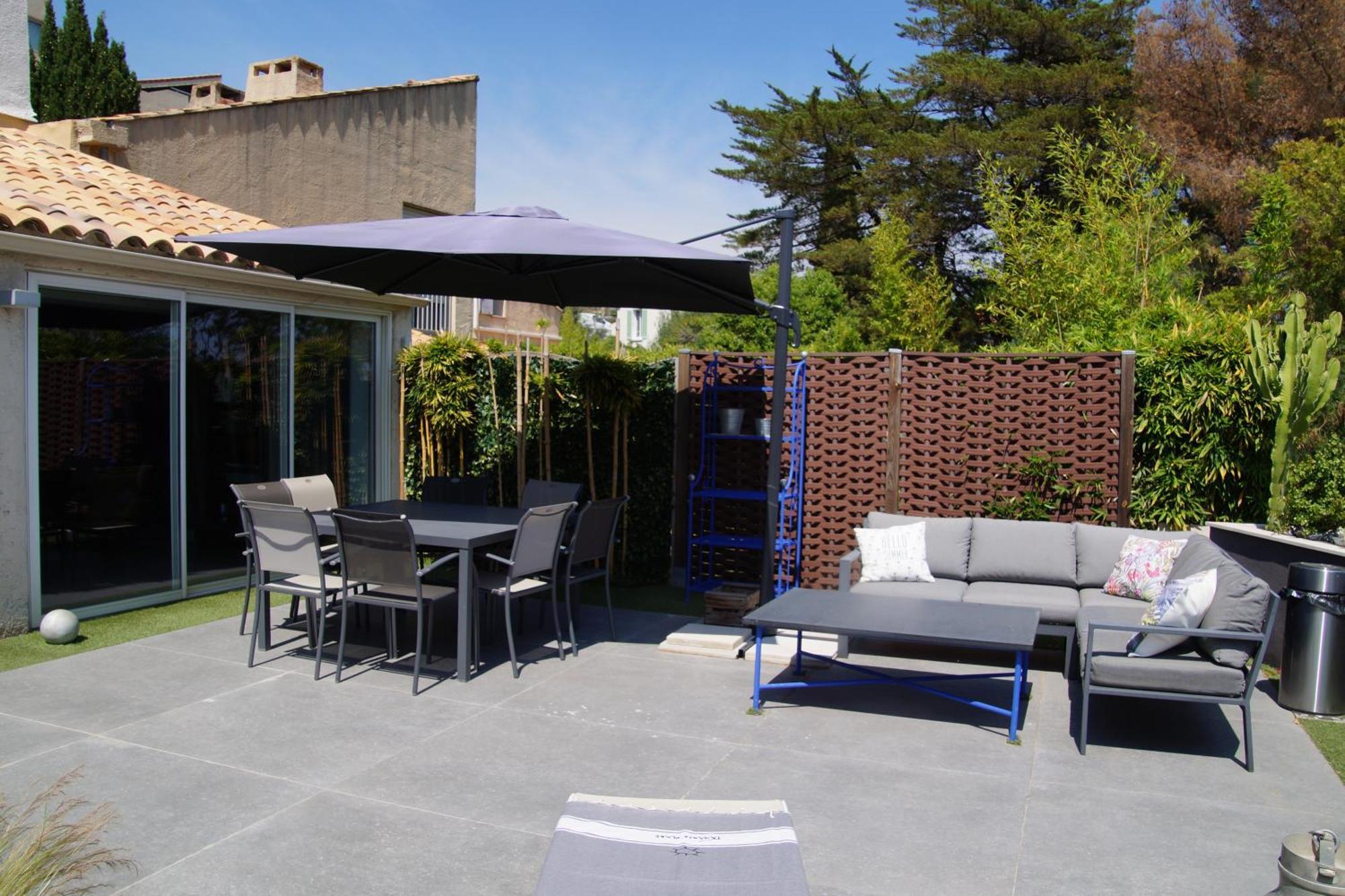 Villa Superbe Contemporaine Vue Dans Avec Piscine Et Tennis *