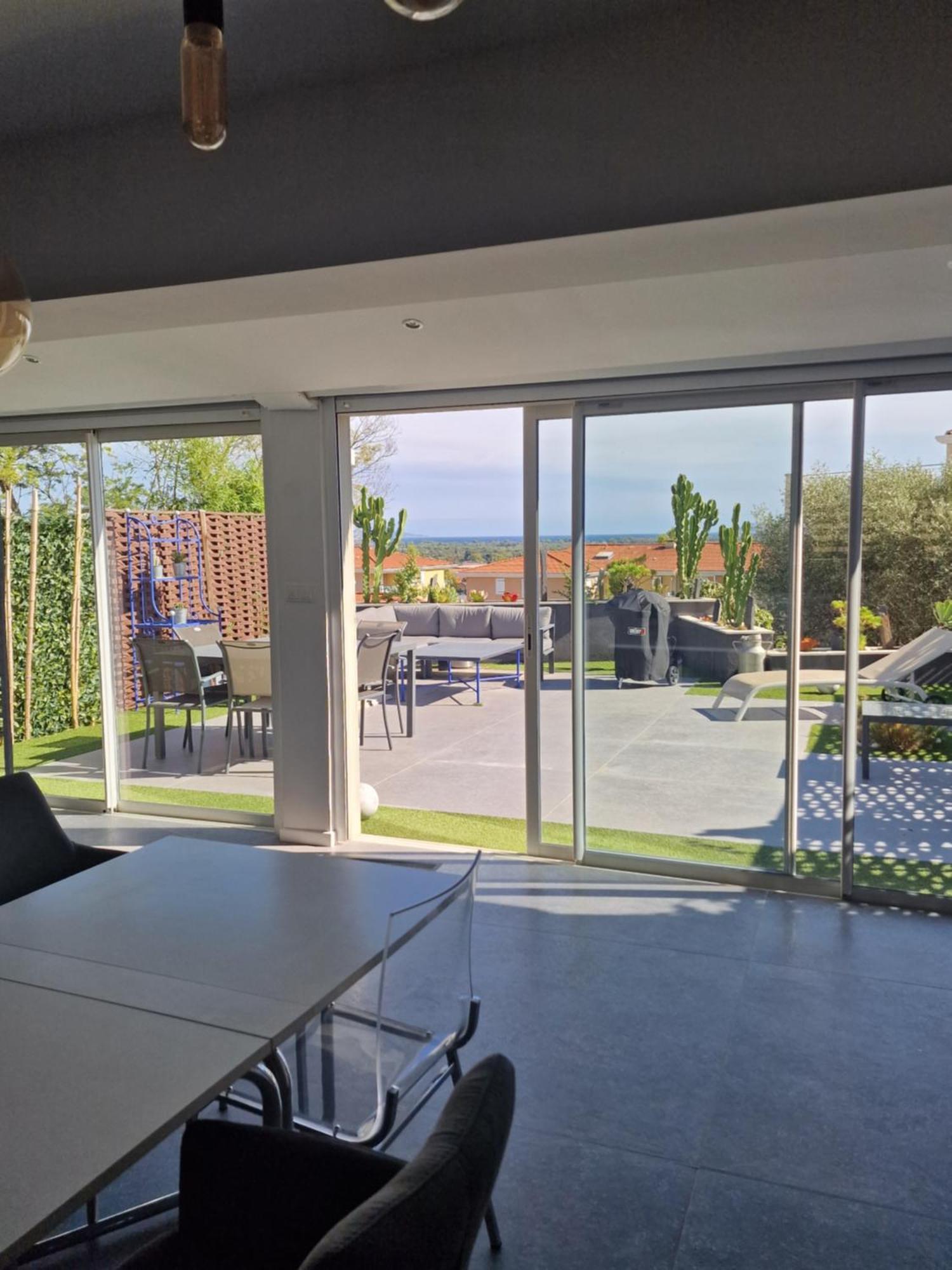 Villa Superbe Contemporaine Vue Dans Avec Piscine Et Tennis Hyeres