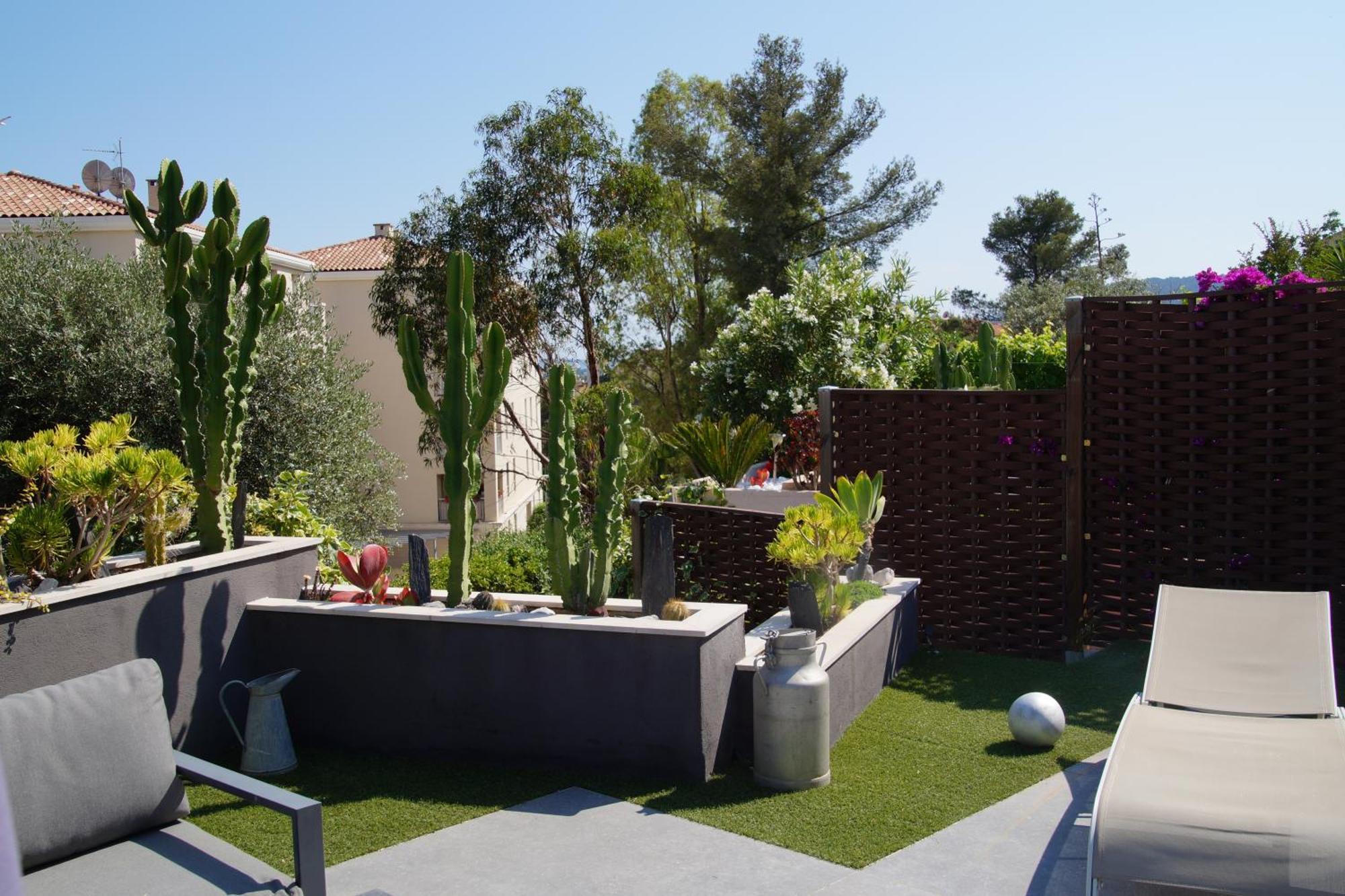 Villa Superbe Contemporaine Vue Dans Avec Piscine Et Tennis